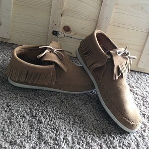 MINNETONKA moccasins size 8